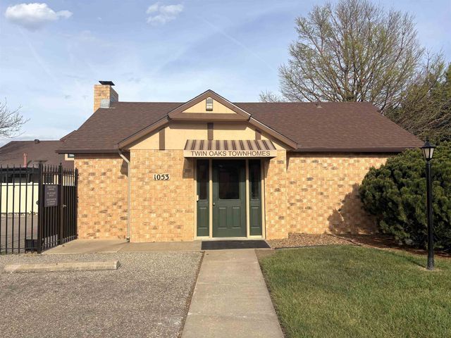 1007 Burr Oak Ln, Salina, KS 67401