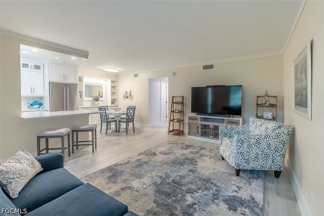 1100 Gulf Shore BLVD N 110, Naples, FL 34102