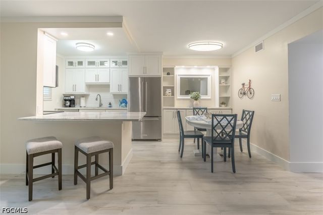 1100 Gulf Shore BLVD N 110, Naples, FL 34102