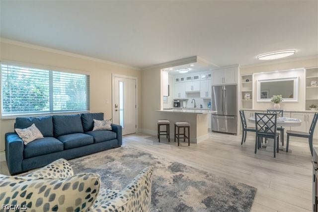 1100 Gulf Shore BLVD N 110, Naples, FL 34102