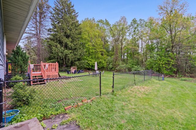 19 Sylvan Lane, North Greenbush, NY 12180