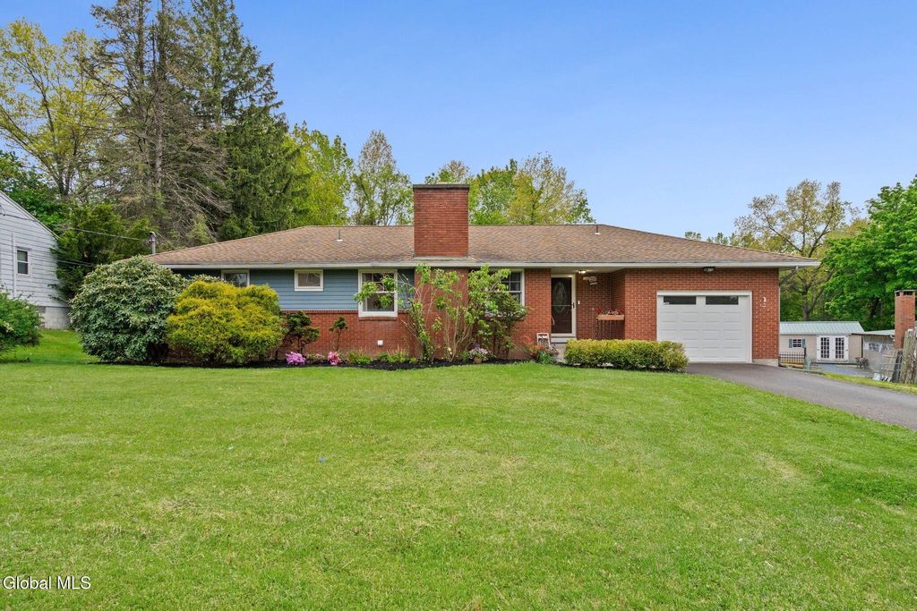 19 Sylvan Lane, North Greenbush, NY 12180