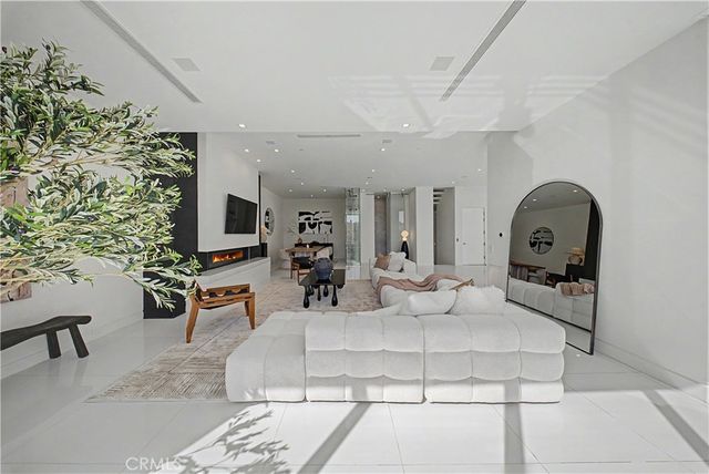 9459 Beverly Crest, Los Angeles, CA 90210
