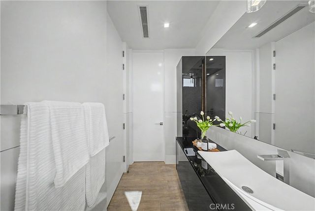 9459 Beverly Crest, Los Angeles, CA 90210