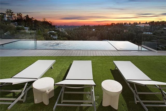 9459 Beverly Crest, Los Angeles, CA 90210