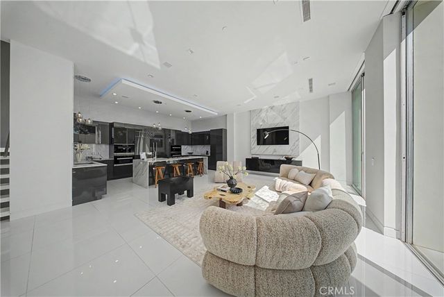 9459 Beverly Crest, Los Angeles, CA 90210