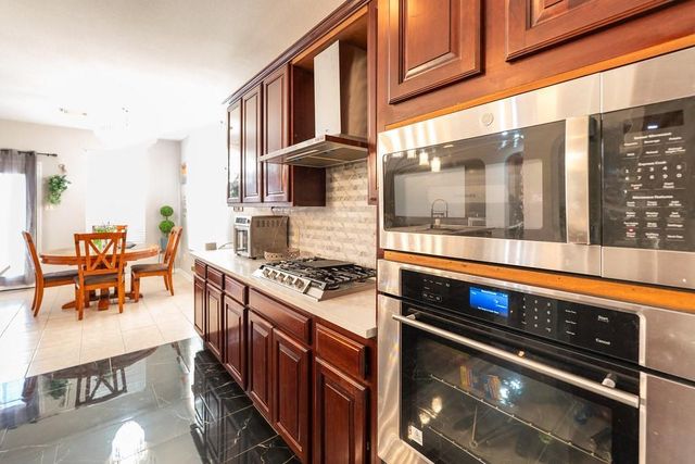 5518 Gable Meadows Drive, Sugar Land, TX 77479