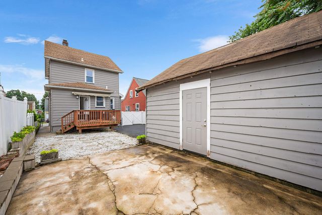 725 4TH ST, Secaucus, NJ 07094