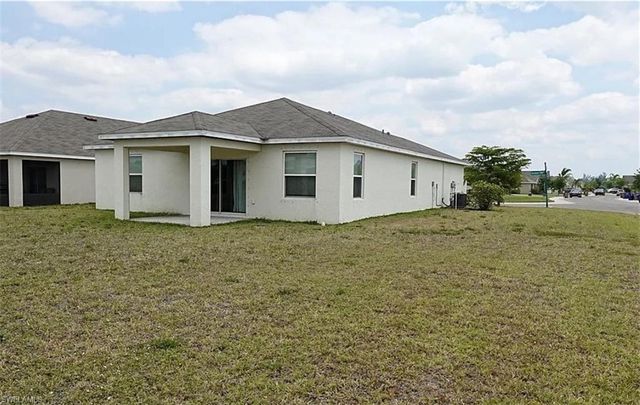 8350 Tortoise Isle CT, Lehigh Acres, FL 33972