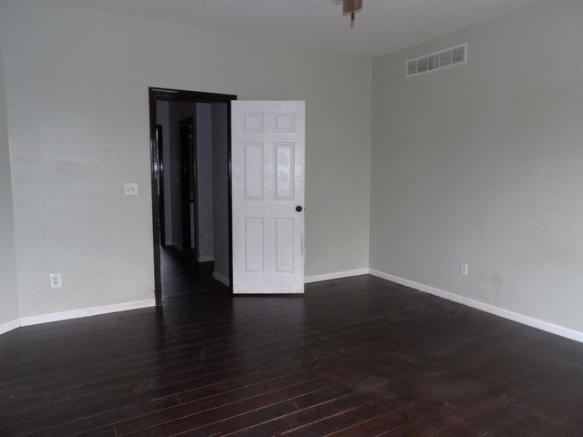 3434 N Hazelwood Ct, Wichita, KS 67205