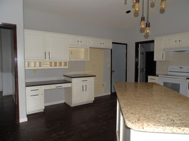 3434 N Hazelwood Ct, Wichita, KS 67205