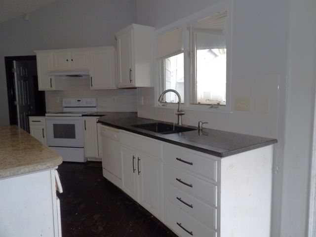 3434 N Hazelwood Ct, Wichita, KS 67205