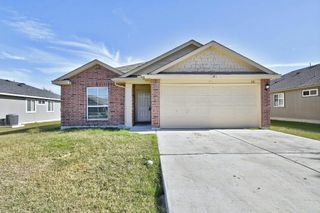 121 Talon DR, Luling, TX 78648