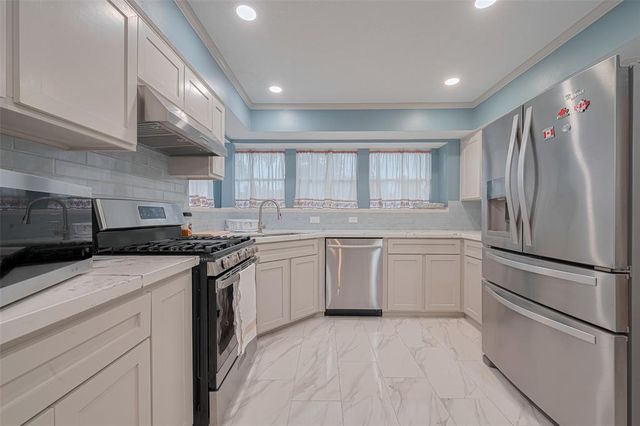 10518 Huntington Dale Drive, Houston, TX 77099