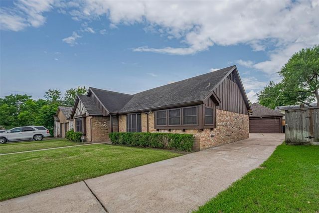 10518 Huntington Dale Drive, Houston, TX 77099