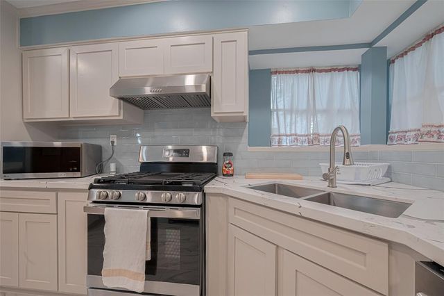 10518 Huntington Dale Drive, Houston, TX 77099