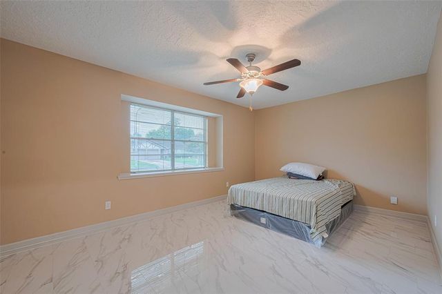 10518 Huntington Dale Drive, Houston, TX 77099