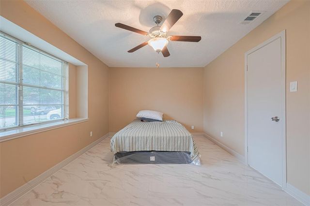 10518 Huntington Dale Drive, Houston, TX 77099
