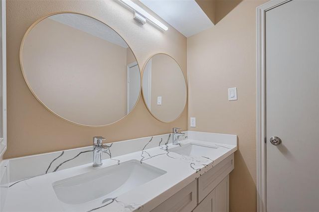 10518 Huntington Dale Drive, Houston, TX 77099