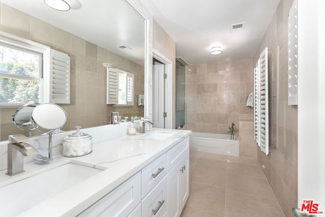 657 N Saltair Avenue, Los Angeles, CA 90049