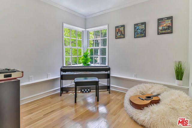 657 N Saltair Avenue, Los Angeles, CA 90049