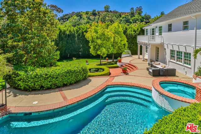 657 N Saltair Avenue, Los Angeles, CA 90049