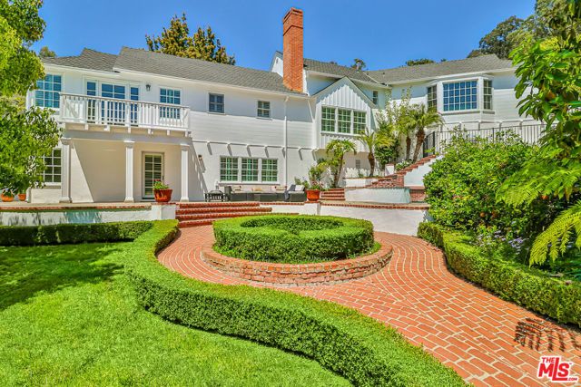 657 N Saltair Avenue, Los Angeles, CA 90049