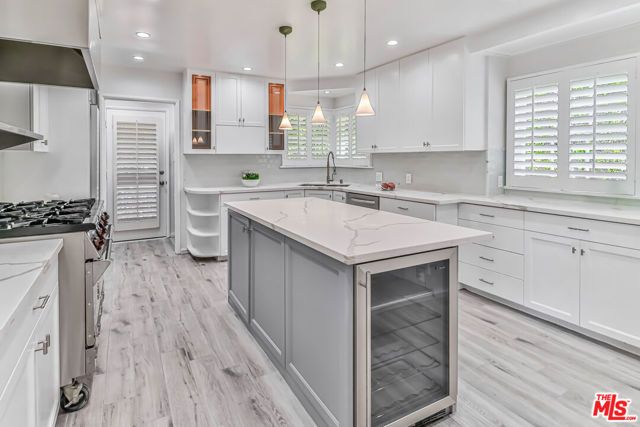 657 N Saltair Avenue, Los Angeles, CA 90049