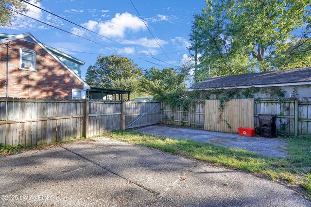 120 E Ashland Ave, Louisville, KY 40214