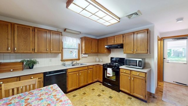 154 Thacher St, Attleboro, MA 02703