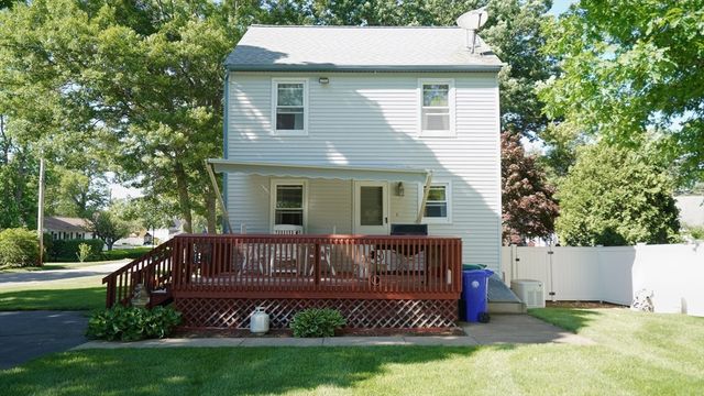154 Thacher St, Attleboro, MA 02703