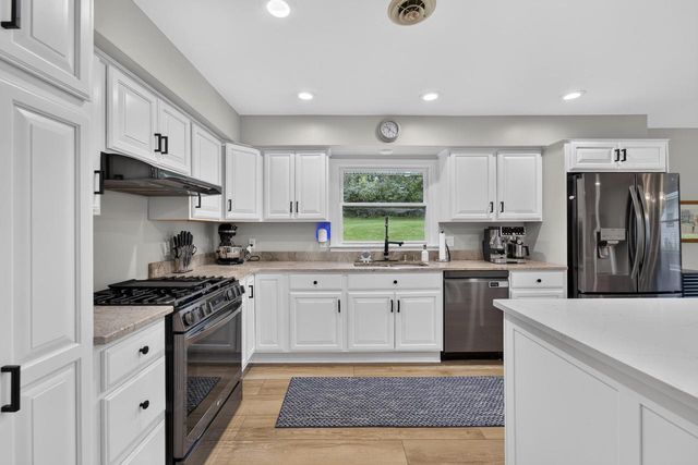 12725 Cardinal Crest DRIVE, Brookfield, WI 53005