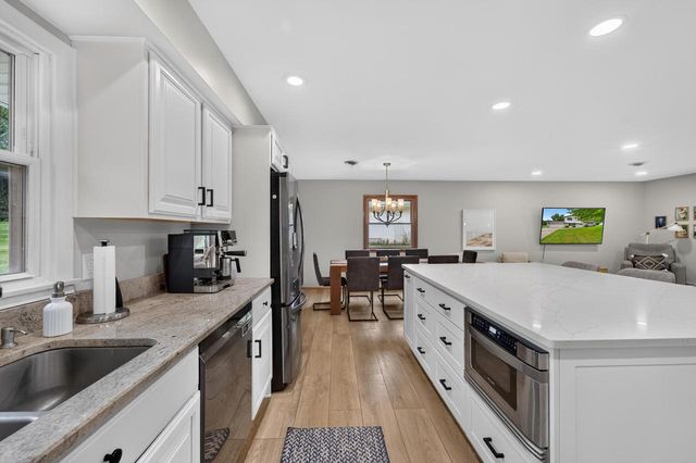 12725 Cardinal Crest DRIVE, Brookfield, WI 53005