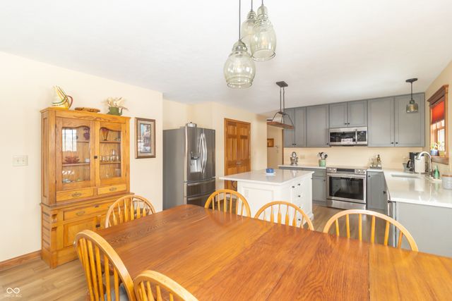 6703 W Suncloud Drive, New Palestine, IN 46163