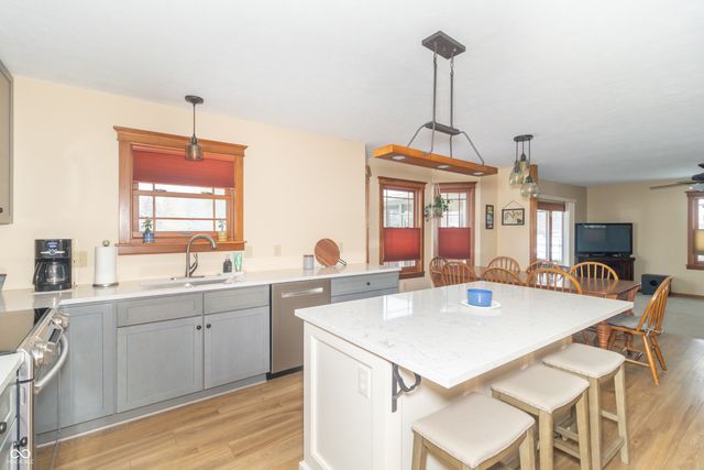 6703 W Suncloud Drive, New Palestine, IN 46163