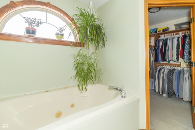 6703 W Suncloud Drive, New Palestine, IN 46163