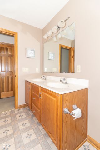 6703 W Suncloud Drive, New Palestine, IN 46163