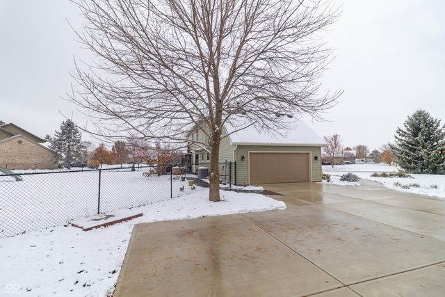 6703 W Suncloud Drive, New Palestine, IN 46163