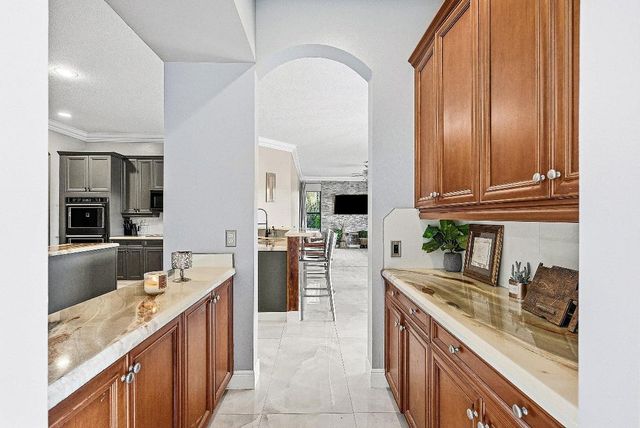 8060 Woodslanding Trail, West Palm Beach, FL 33411