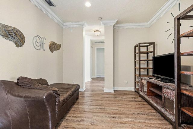 8060 Woodslanding Trail, West Palm Beach, FL 33411