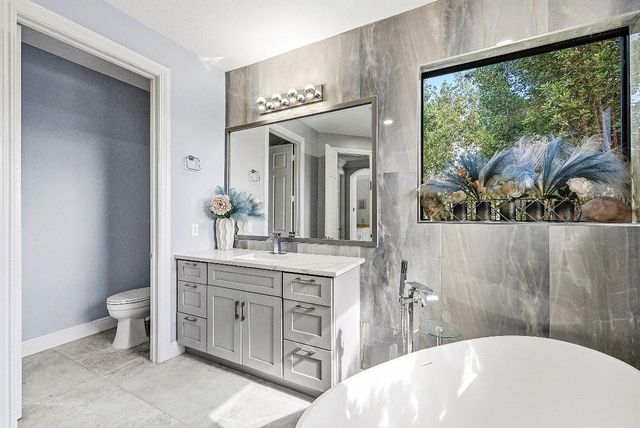 8060 Woodslanding Trail, West Palm Beach, FL 33411