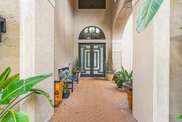 8060 Woodslanding Trail, West Palm Beach, FL 33411