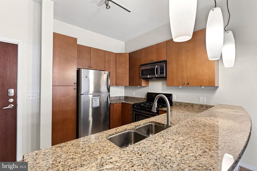 Image 7 of property listing at 1209 N CHARLES ST #306, Baltimore, MD 21201