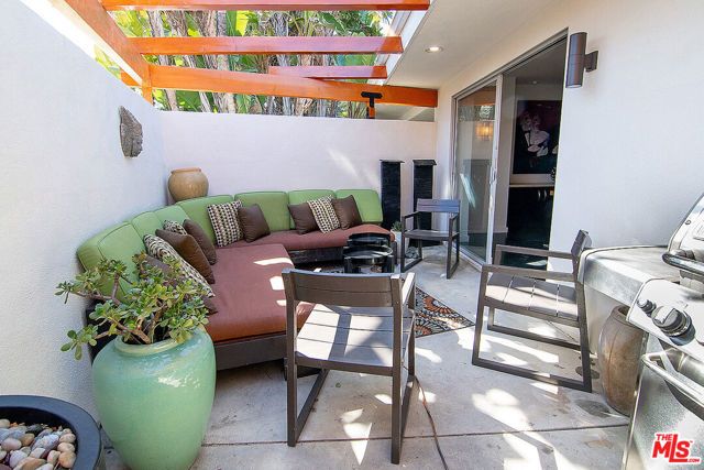 8405 Edwin Drive, Los Angeles, CA 90046