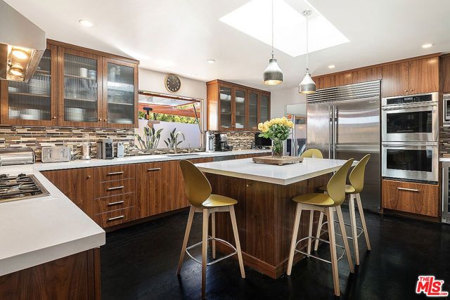 8405 Edwin Drive, Los Angeles, CA 90046
