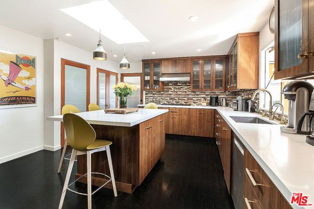 8405 Edwin Drive, Los Angeles, CA 90046