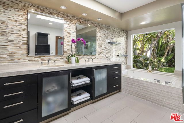 8405 Edwin Drive, Los Angeles, CA 90046
