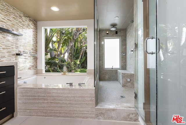 8405 Edwin Drive, Los Angeles, CA 90046