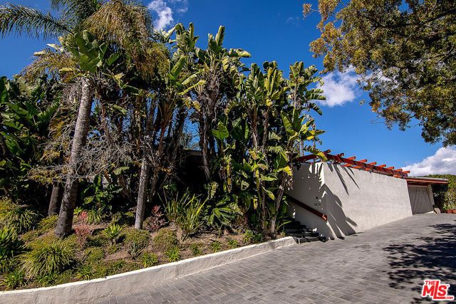 8405 Edwin Drive, Los Angeles, CA 90046