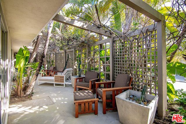 8405 Edwin Drive, Los Angeles, CA 90046